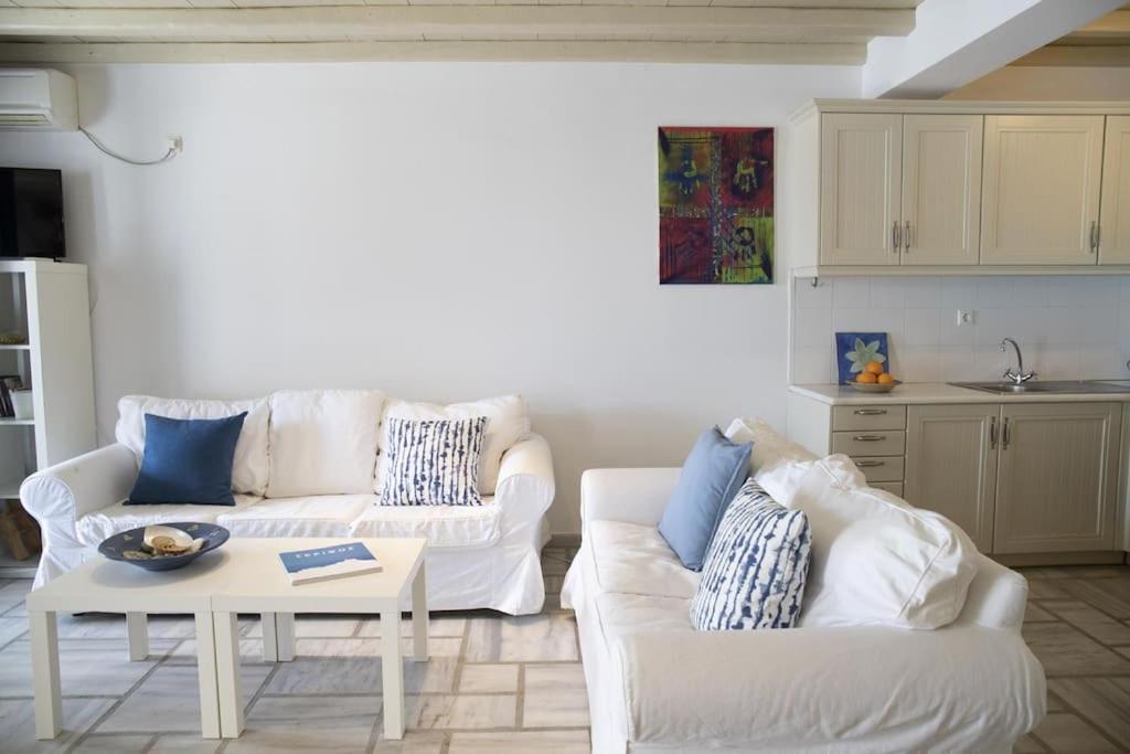 Beachfront 2Br Apartment - Free Parking Ливадион Экстерьер фото